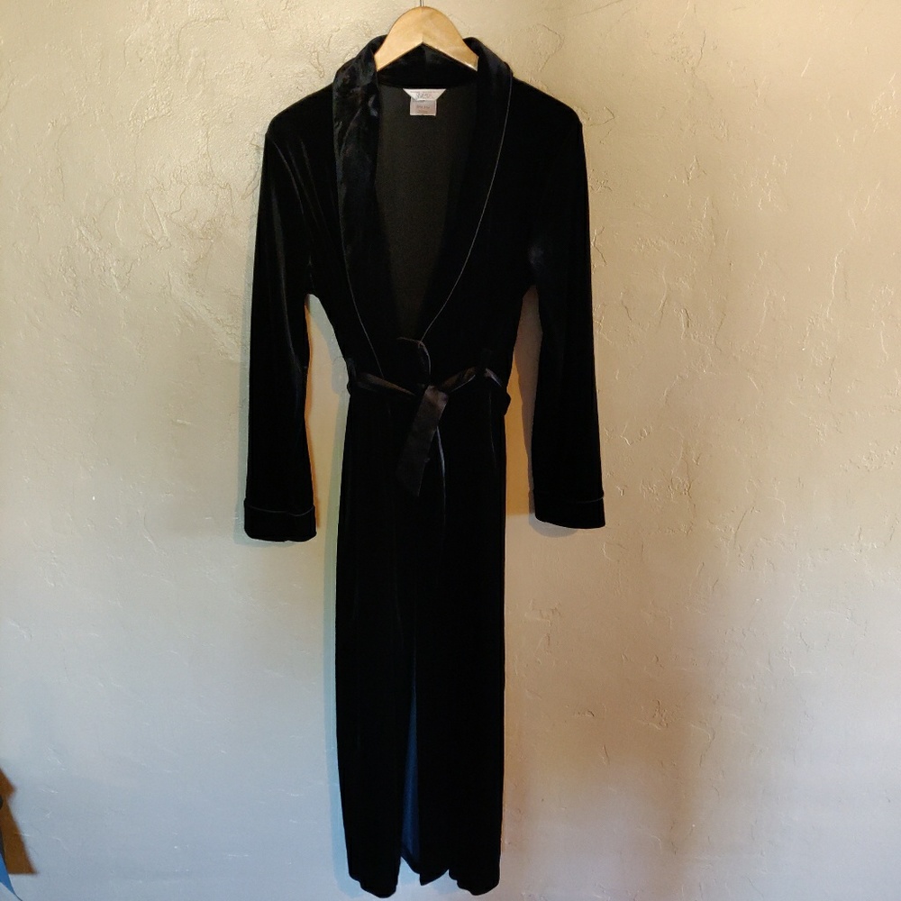 Gilligan & O'Mally Velvet Robe